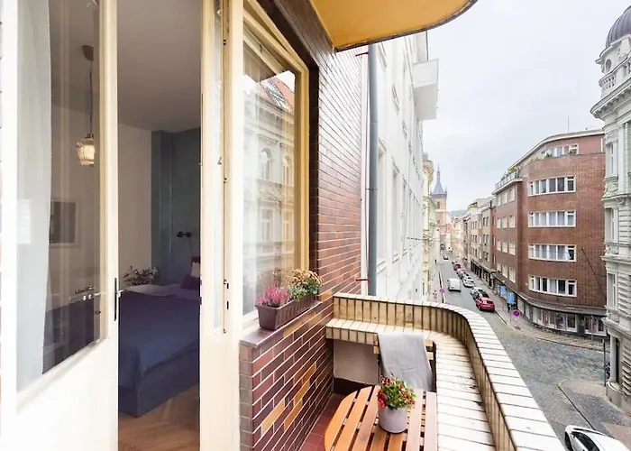 Cozy Apt In The Centre W/Balcony
